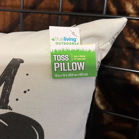 New Truliving Outdoors “Farm Fresh” Toss Pillow Cow Pig Rooster 16” x 16” - Picture 6 of 7